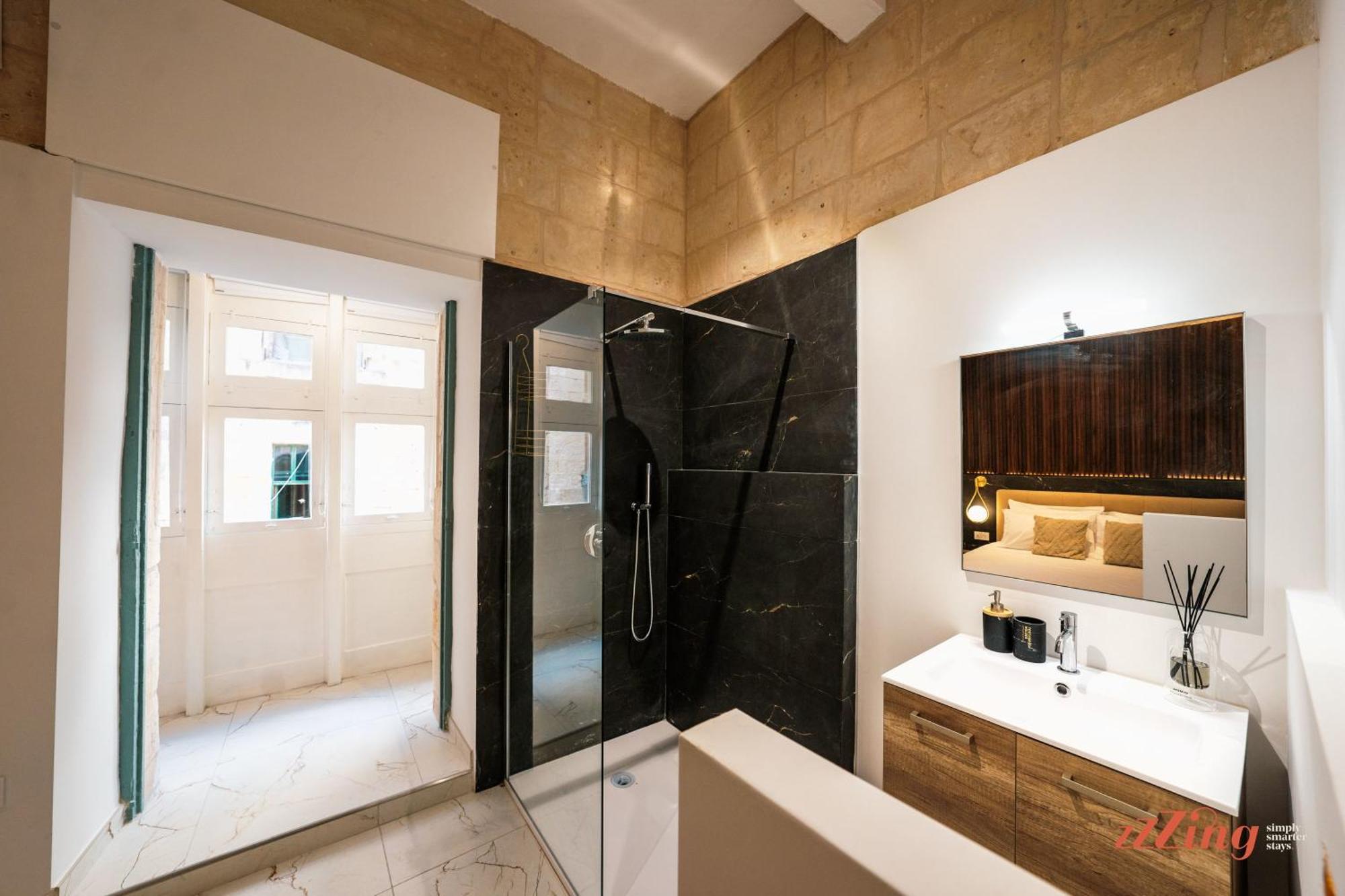 A Stylish In Malta's Capital Apartman